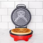 Uncanny Brands WM1POKPIKEU Waffeleisen 1 Waffel(n) Schwarz, Rot, Gelb
