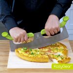 KozyGear Pizzaschneider Mezzaluna mit doppel.Schutzgriff