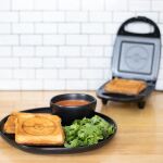 Uncanny Brands Pokémon Poké Ball Sandwich-Toaster Schwarz, Rot, Weiß