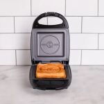 Uncanny Brands Pokémon Poké Ball Sandwich-Toaster Schwarz, Rot, Weiß