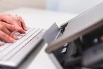 BakkerElkhuizen Ergo-Q 330 Circular Laptop-Ständer Schwarz, Grau 43,2 cm (17")