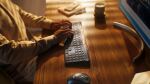 Logitech Signature Slim Solar+ K980 Tastatur Universal RF Wireless + Bluetooth QWERTZ Deutsch Graphit