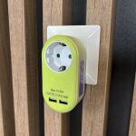 Entac Netzteil 1 Schukosteckdose und 2 USB (insgesamt 2,1 A) Lime