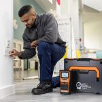 Brother ZPTOUCHLBOXXKOMPL Ausrüstungstasche/-koffer Hartschalenkoffer Schwarz, Orange
