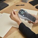 DYMO LabelManager 160 Tragbares Beschriftungsgerät | Etikettiergerät mit QWERTZ Tastatur & Einfache Textbearbeitung | für D1 Etiketten in 69 und 12mm Breite