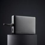 Intenso Powerbank MC10000 mit integriertem USB-C Kabel und magnetischer Rückseite, 10.000 mAh, 20 Watt