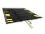 Delock Kabelschutzmatte / Sicherheitsbodenmatte rutschfest mit Kabelkanal und Warnmarkierungen für Innen und Außenbereich 40 x 120 cm schwarz / gelb