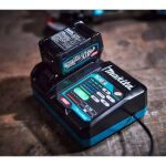 Makita Schnellladegerät DC40RA (schwarz)
