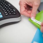 DYMO LabelManager 210D+ Beschriftungsgerät im Koffer | Etikettiergerät mit QWERTZ Tastatur & großem Grafikdisplay | Einfache Textbearbeitung | für D1 Etiketten in 69und 12mm Breite