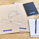 DYMO Omega Prägegerät | kleines Beschriftungsgerät mit Dreh-Klick-System und ergonomischem Design | für zu Hause und für Bastel- und Hobbyprojekte (£/€ÄÖ und Ü)
