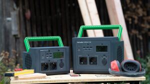 APC SE OffGrid Portable Power Station 500 – Li-Ionen-Akku, LCD, 2x Schuko Ausgänge, 3x USB-A, 2x USB-C, 3x 12V, kabelloses Ladegerät