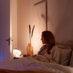 Philips Hue White and Color ambiance Iris Tischleuchte weiß