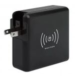 Manhattan 4-in-1 Reiseladegerät und Powerbank 8.000 mAh, Ein kabelloses 5 W-Induktionsladepad, zwei 12 W USB-A-Ports, ein USB-C-Port mit 12 W-Eingang / 15 W-Ausgang, auswechselbare Stecker für EU, UK & US, schwarz