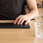 R-Go Tools Ergonomische Tastatur R-Go Compact Break, kompakte Tastatur mit Pausensoftware, QWERTY (IT), Bluetooth, Schwarz