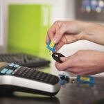 DYMO LabelManager 420P Beschriftungsgerät im Koffer | Tragbares Etikettiergerät mit ABC Tastatur | mit extra Rollen D1-Beschriftungsband | für D1 Etiketten in 691219 mm Breite