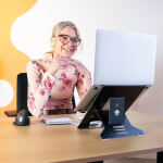 R-Go Tools Laptopständer R-Go Riser Document, ergonomisch, faltbar und einstellbar, mit Dokumentenhalter, AGR-zertifiziert, schwarz